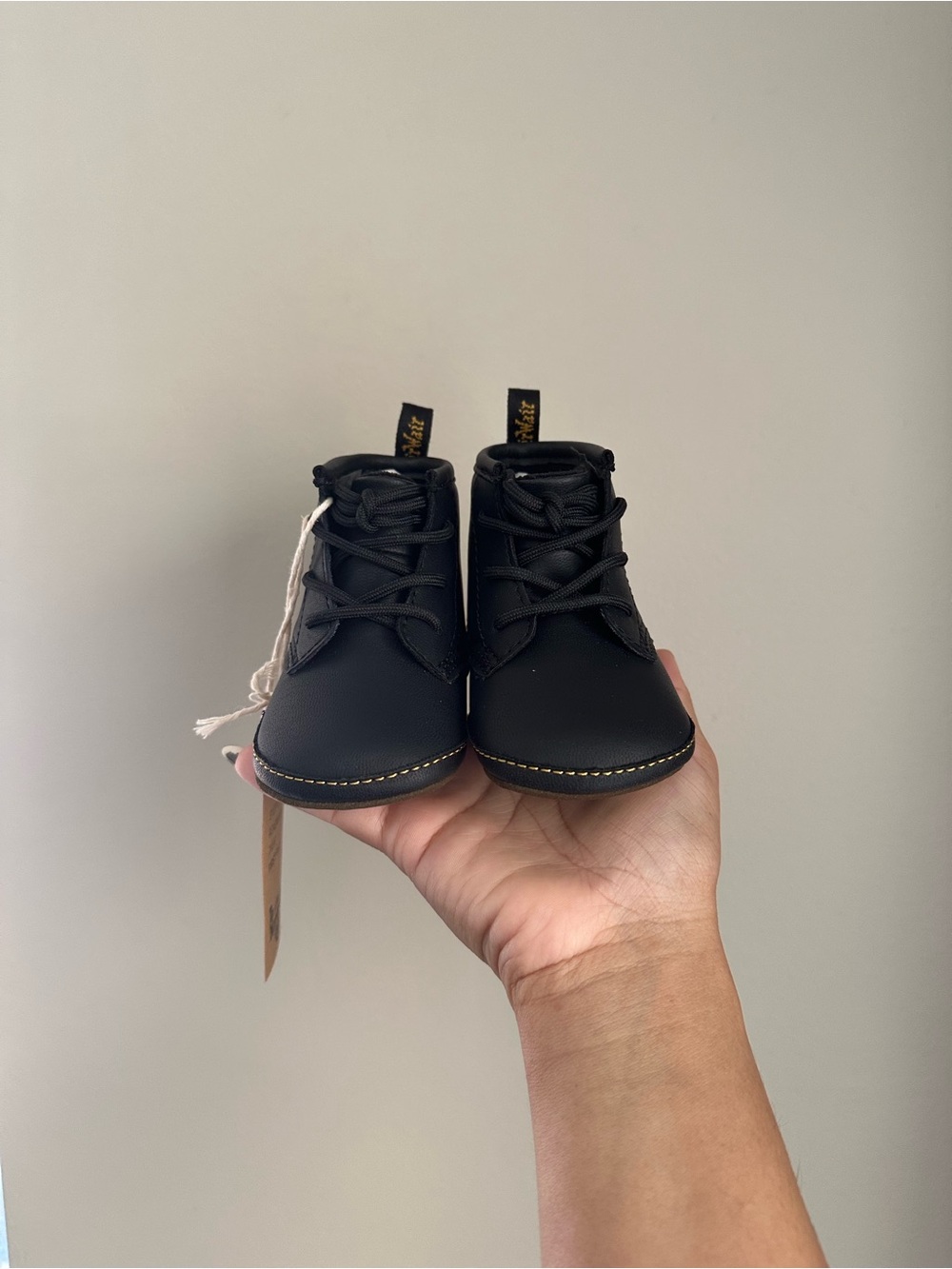 DR MARTENS NEWBORN 1460 BLACK LEATHER BOOTIES